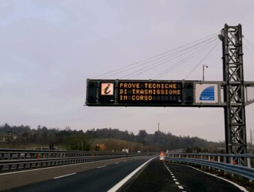 1 Pannello messaggio variabile installato su Autostrada A4